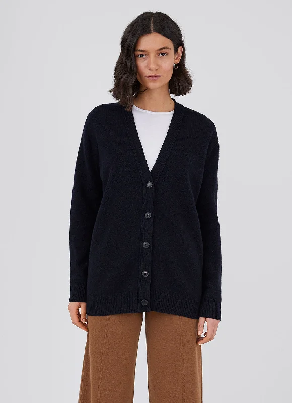 Women's Relaxed Outfit Women's Lambswool Cardigan in Black