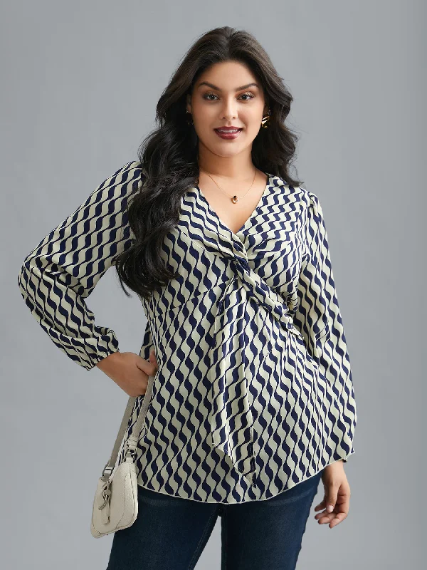 Women's Tailored Outfit Geometric Print Twist Front Blouse