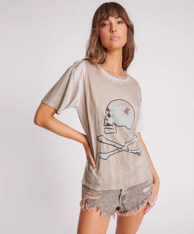 Women's Stylish Casual Garments Skull And Bones Boyfriend Tee - Stone