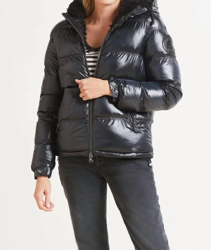 Chic Women's Attire Women's Snow Jacket In Black